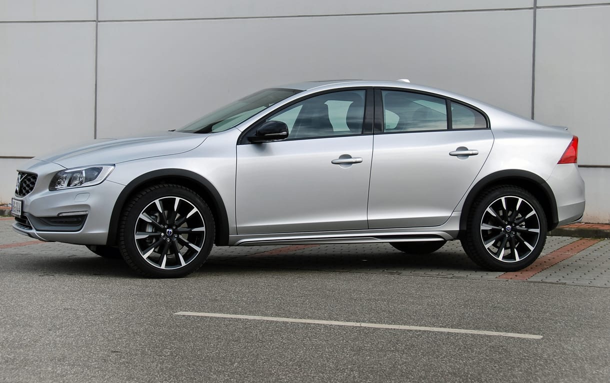 Volvo S60 Cross Country-teszt: limuzin gólyalábon