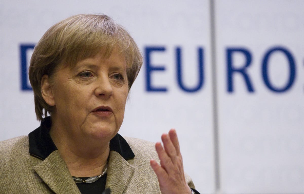 Soros: Merkel rossz irányba vezeti Európát