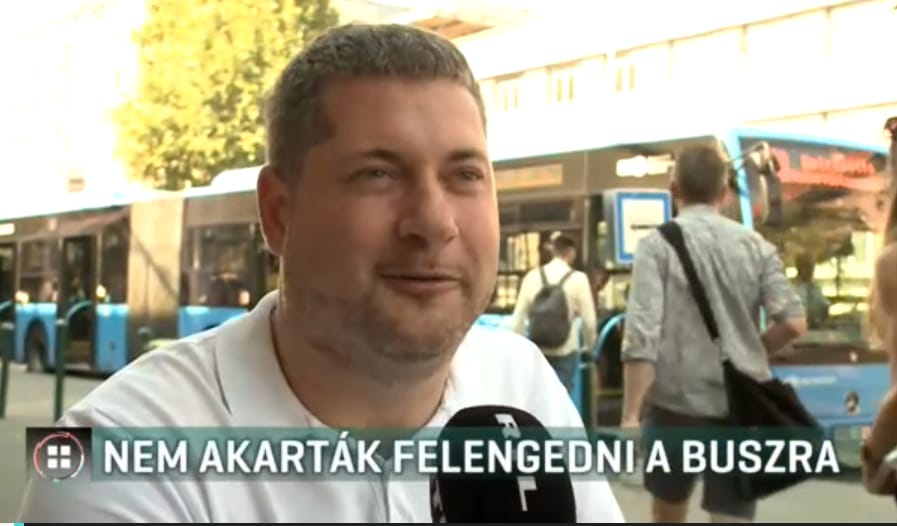 Nem akarta felengedni a kerekesszékes utast a buszra a metrópótló egyik sofőrje