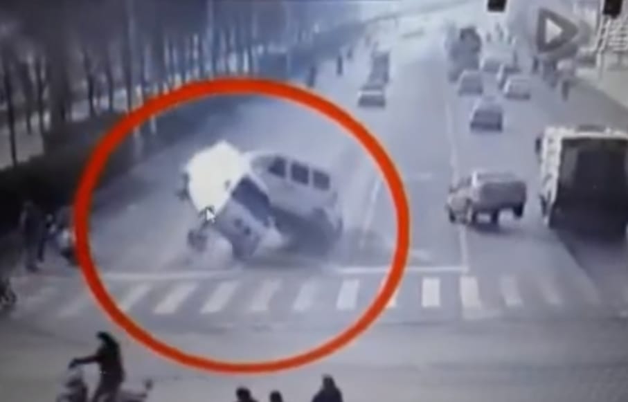 Ön meg tudja magyarázni, mi okozta ezt a balesetet? - videó