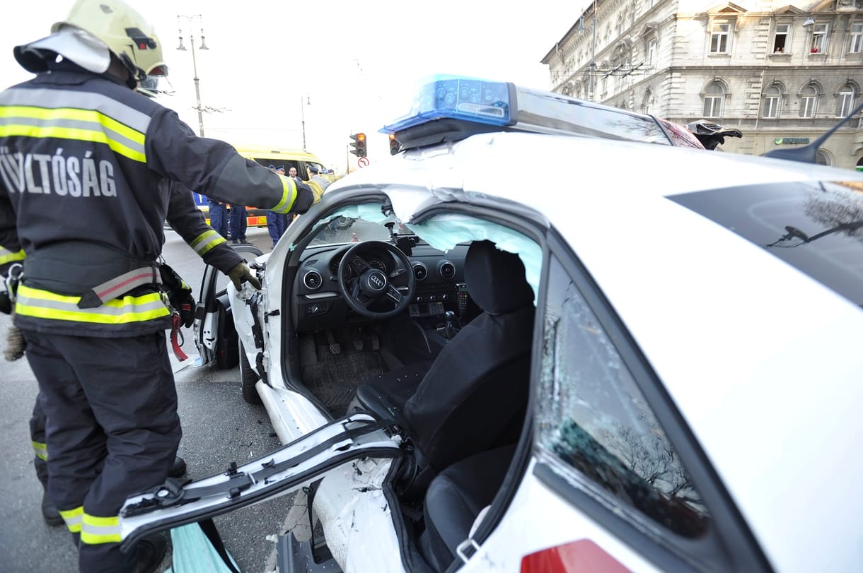 Ismert zenész divatterepjárója okozta a tegnapi budapesti rendőrautós balesetet