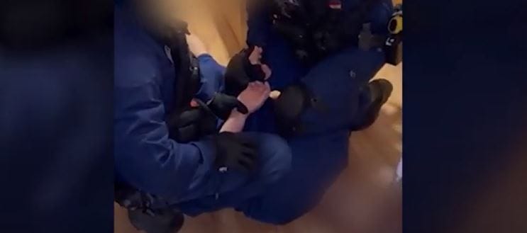 Visszaeső, 63 éves pedofilt fogtak a rendőrök Szigetszentmiklóson: itallal, cigarettával, pénzzel csábított kamaszokat