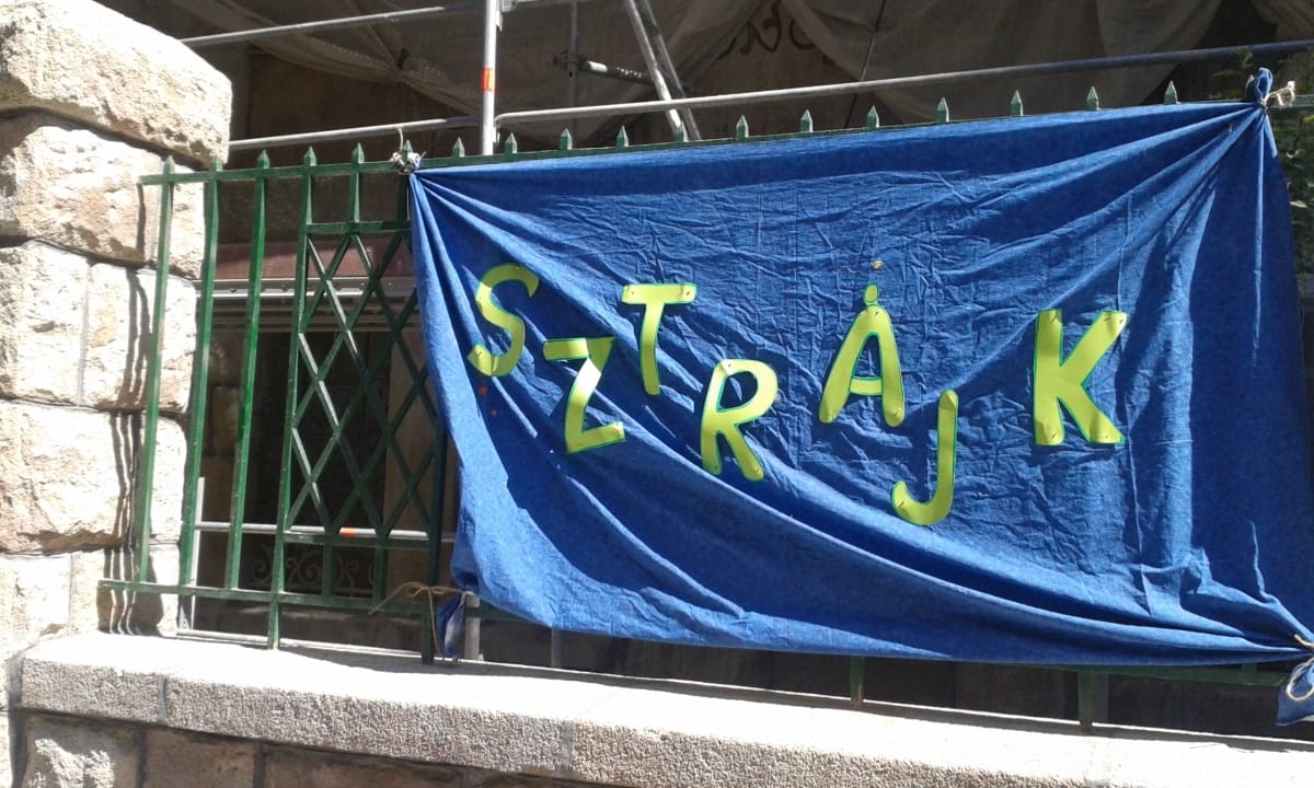 Az EP-választásig nem sztrájkolnak a közszolgák