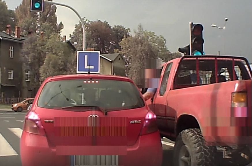 A nap bunkója a lengyel sofőr, akit zavar a tanulóvezető - videó