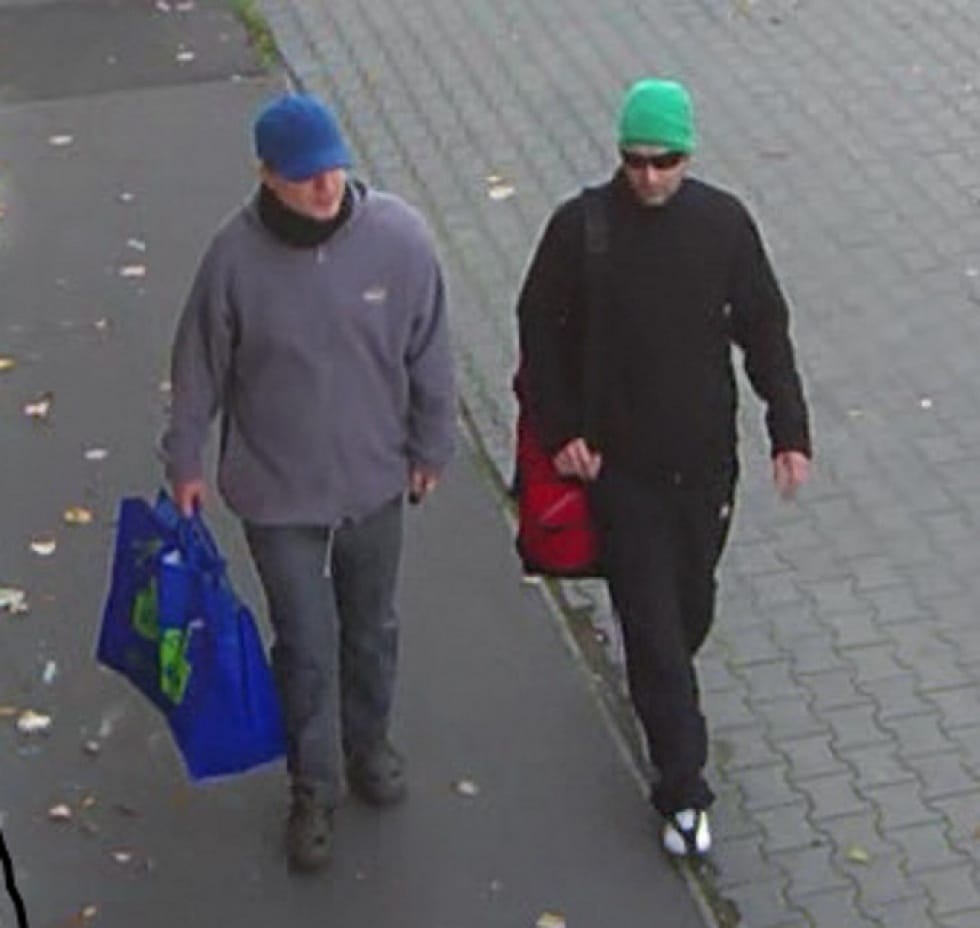 Fotó: ezt a két bankrablót keresi a rendőrség