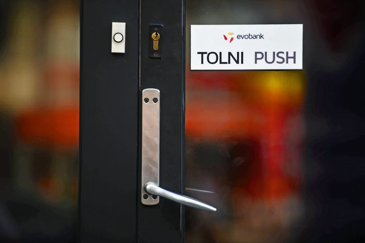 Megbuktathatja a devizahiteles mentőcsomagot a Matolcsy-rokon bankja?
