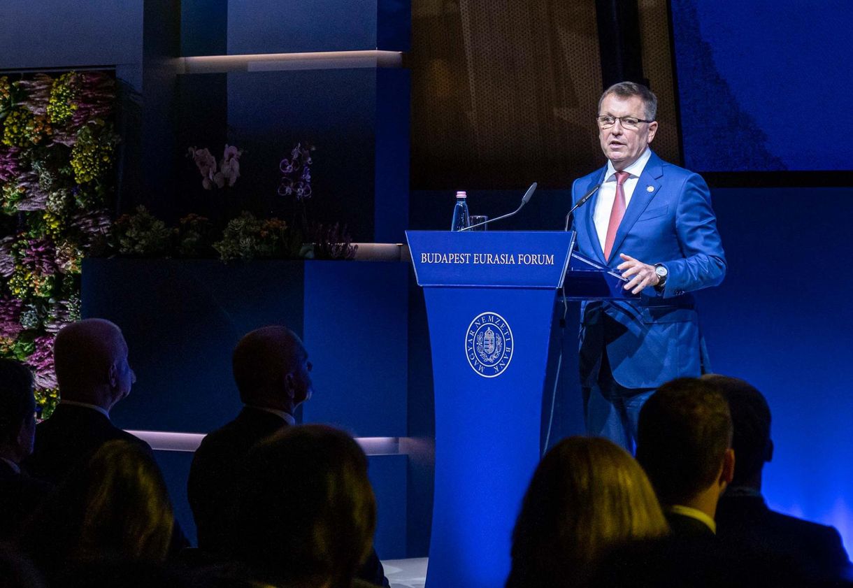 A kormánymédia befotózott Matolcsy szoknyája alá, és bosszúszomjra lelt