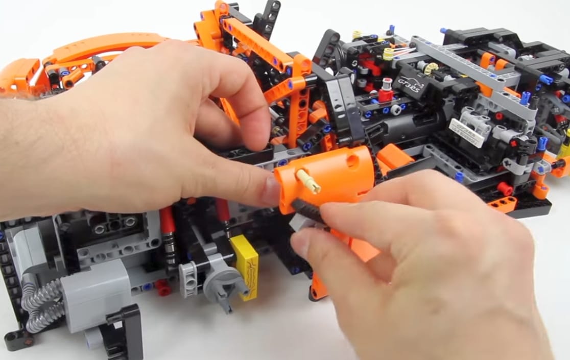Elképesztően részletes lett a 82 ezer forintos Lego Porsche – videó