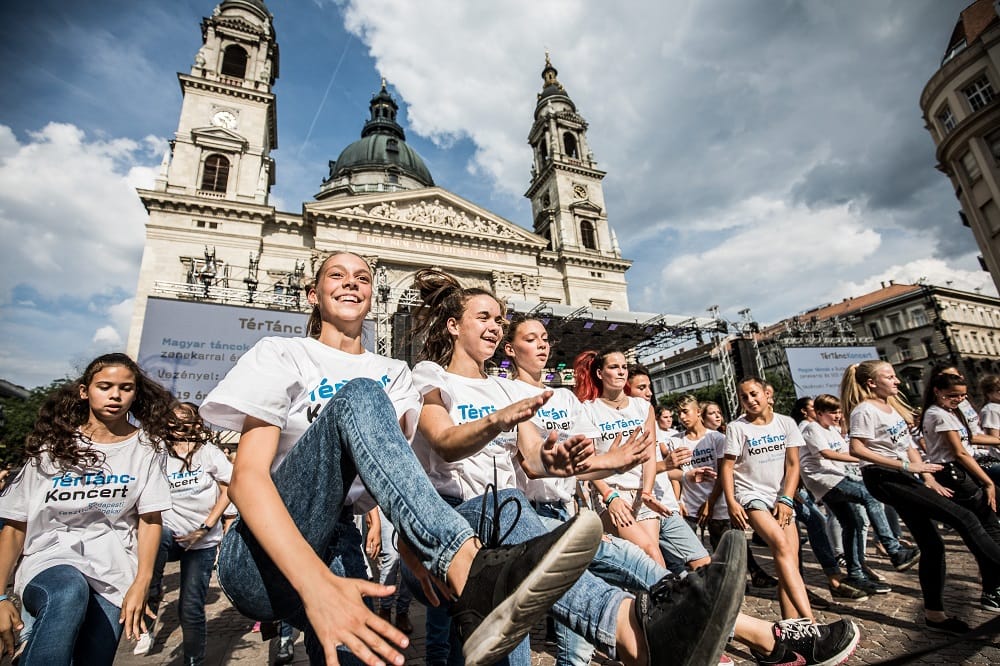 Júniusban újra TérTáncKoncert a Bazilika előtt