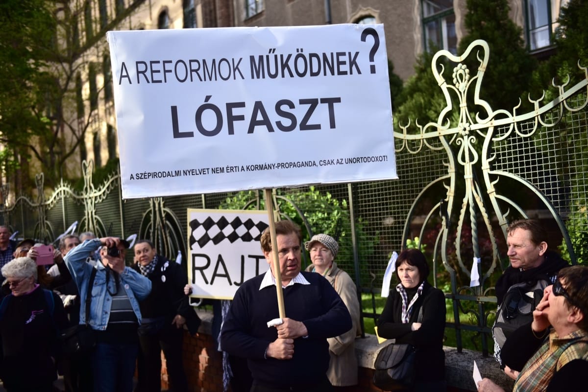 Fotó: Unortodox plakát a Teleki-gimnáziumnál