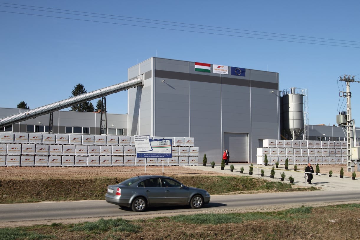 Új betoncserép-gyár másfél milliárdból Bólyon