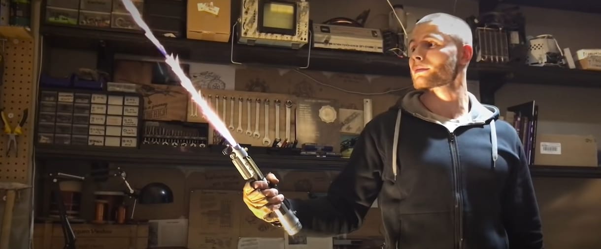 Guinnes-rekorder lett a világ első visszahúzható fénykardja