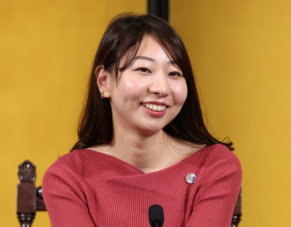 Bevallotta egy japán író, hogy részben a ChatGPT-vel írta meg díjnyertes könyvét