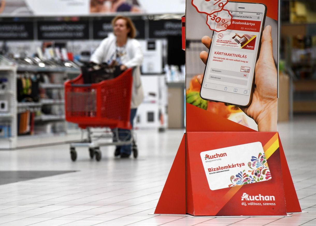 A legalacsonyabb beosztásban is bruttó 380 ezer forintot kereshetnek az Auchan dolgozói