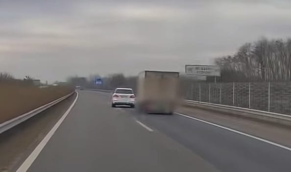 Internetre kikerült videó buktatta le a büntetőfékező sofőrt