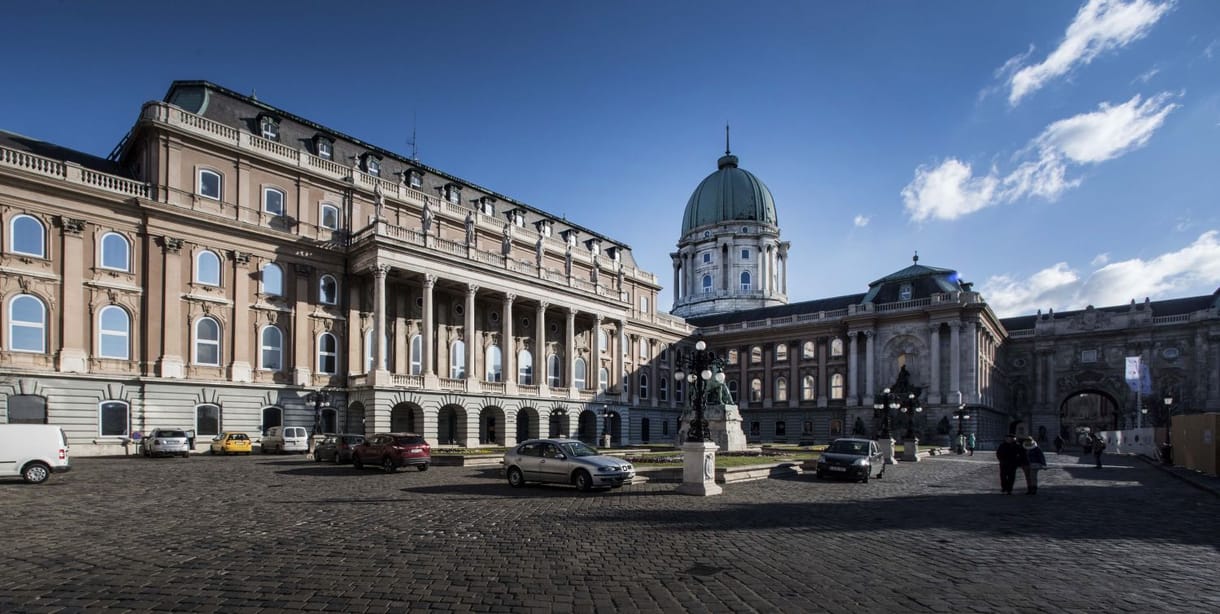 Buda elvétele: viszik a Várat, mi meg csak lesünk