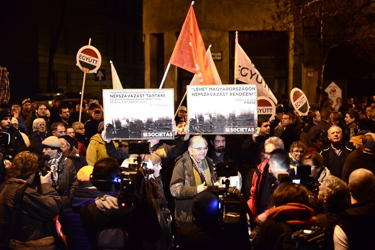 Fotók a népszavazási botrány miatti tüntetésről