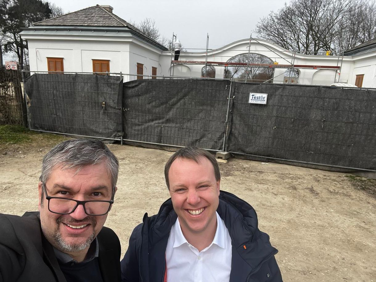 Már épül az üvegház: Újabb képeket tett közzé Orbánék hatvanpusztai birtokáról Hadházy Ákos