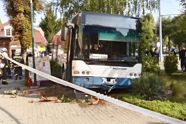 Megrázó fotó a dombóvári buszbalesetről