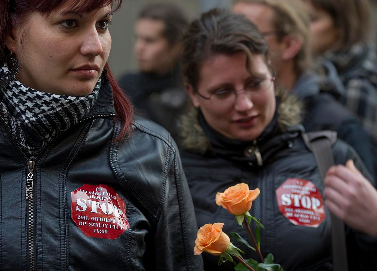 Megmozdulás az új felsőoktatási törvény ellen a Szalay utcában