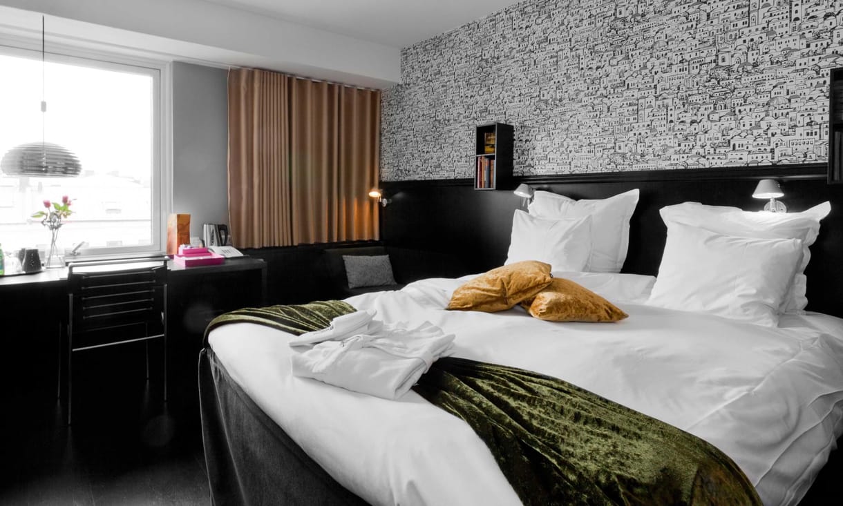 Ingyenlakosztályt kap egy svéd hotelben, aki cserébe nem nyomkodja a telefonját