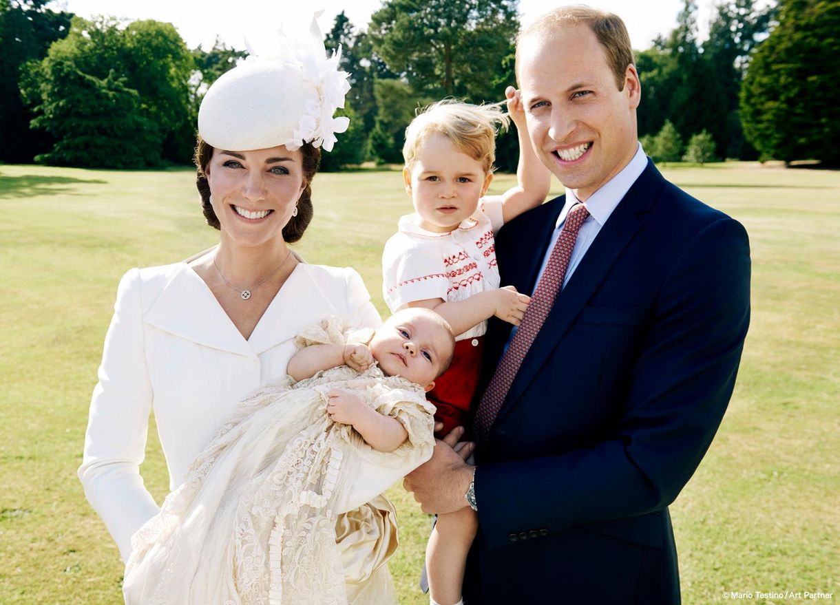 Még csak kilenc hónapos, de máris divatikon lett a brit Charlotte hercegnőből
