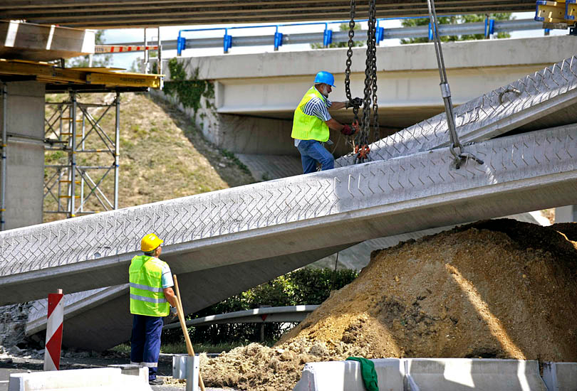 Leszakadt hídelem, dugó az M3-ason - Nagyítás