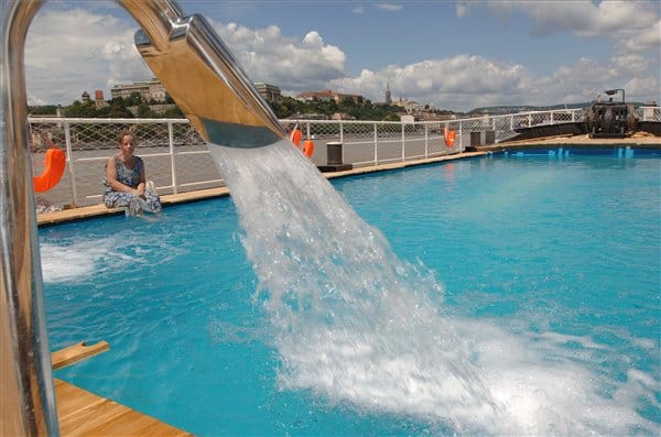 A héten 100 ezer látogató lehet a budapesti strandokon