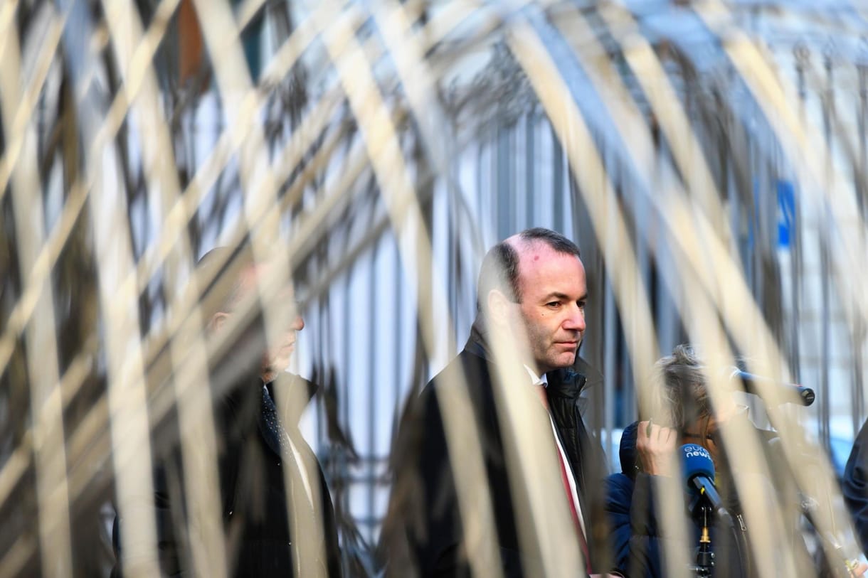 Szanyi mihasznának nevezte Orbánt és Webert