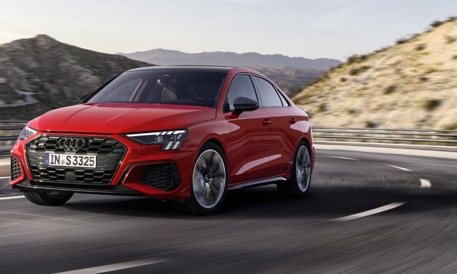 Kémfotókon az akár 450 lóerős új Audi RS3
