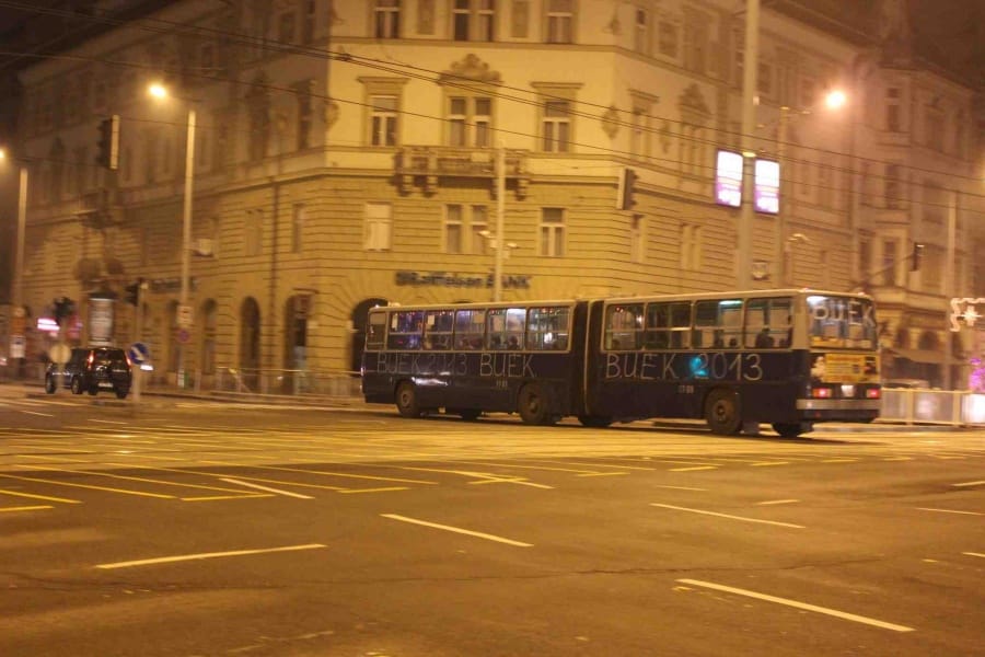 Szokatlan felirat jelent meg egy BKV-buszon szilveszter éjjel
