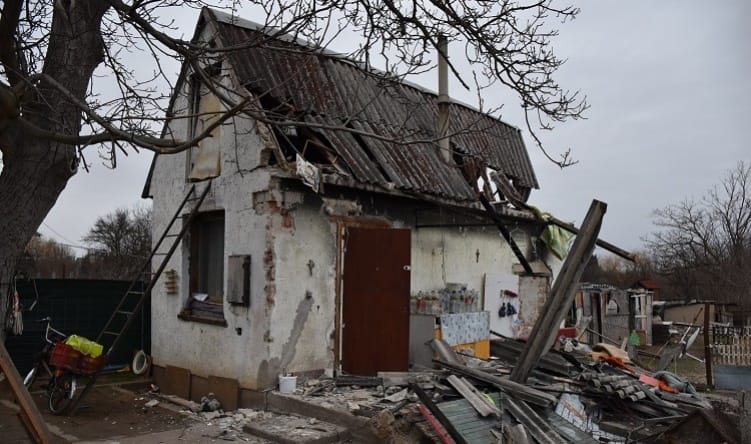 Felidegesítette a szomszédja, ledózerolta a házát