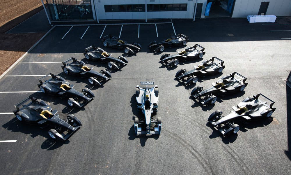 Átadtak egy flottányi elektromos versenyautót a Formula E szervezői