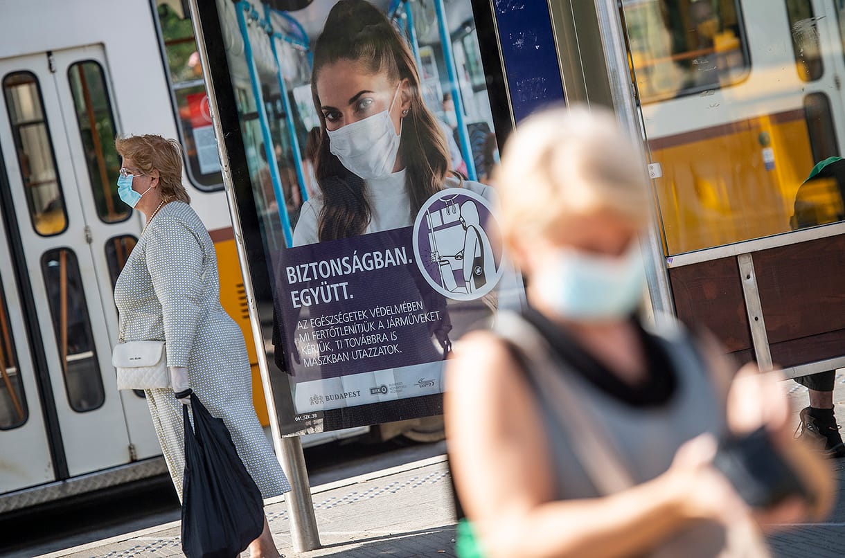 Közvélemény-kutatás: A magyarok fele alapvetően elégedett a járványügyi intézkedésekkel