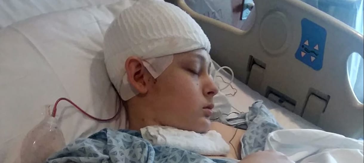 Egy nappal azelőtt, hogy lekapcsolták volna a gépekről, felébredt az agyhalott tini