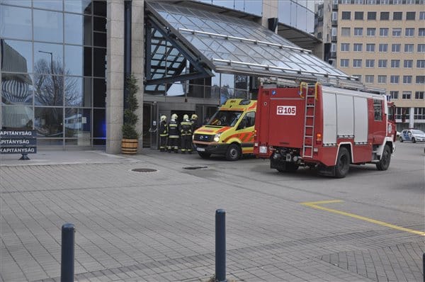 Égő ember szaladt be a rendőrszékházba