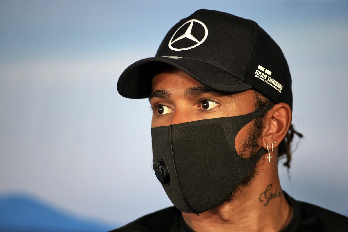 Lewis Hamilton szerint kínos, ami a Magyar Nagydíj előtt történt