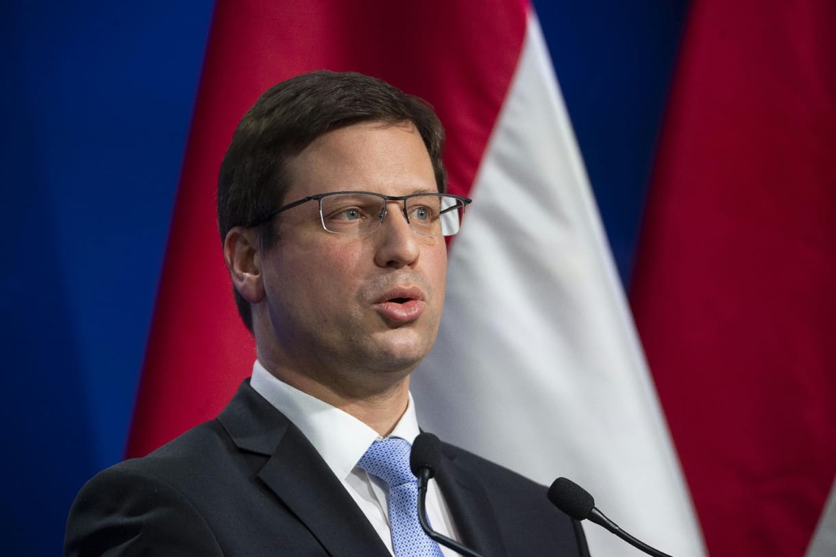 “Már a napokban láthatjuk” az uniós pénzeket érkezni Gulyás Gergely szerint
