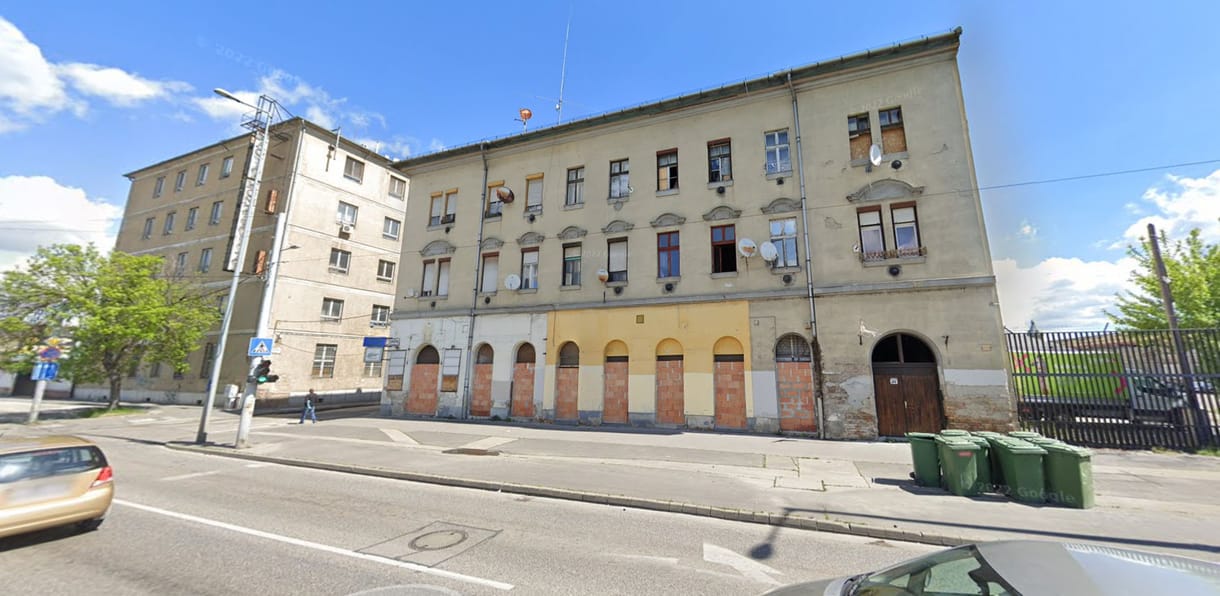 Lebontanak két lerobbant épületet Ferencvárosban