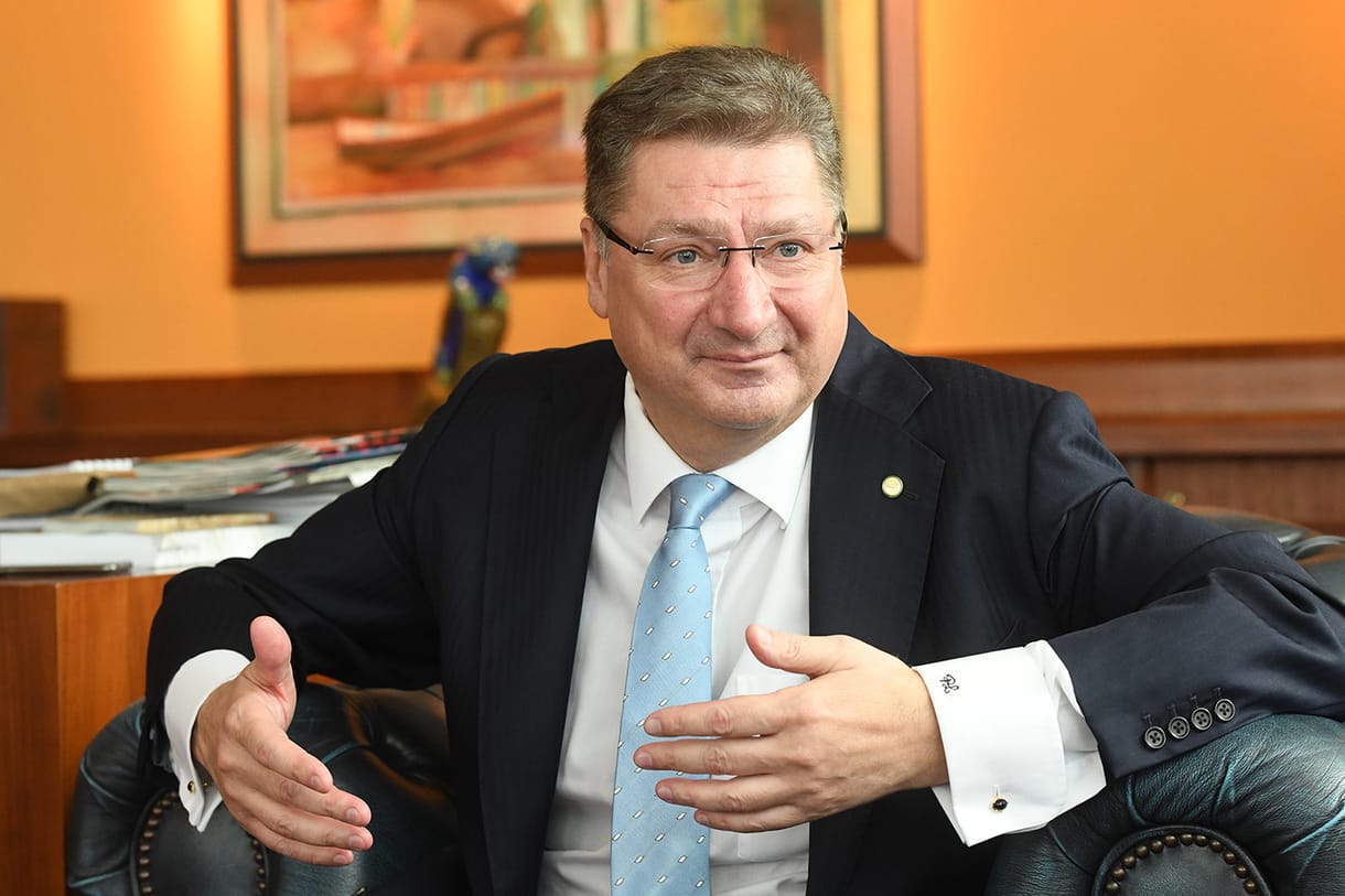 Több fizetést adna a szakképzésben tanítóknak Parragh László