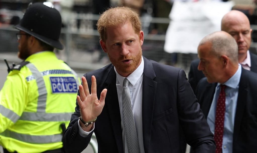 Harry herceg megérkezett Londonba, hogy meglátogassa a rákbeteg királyt