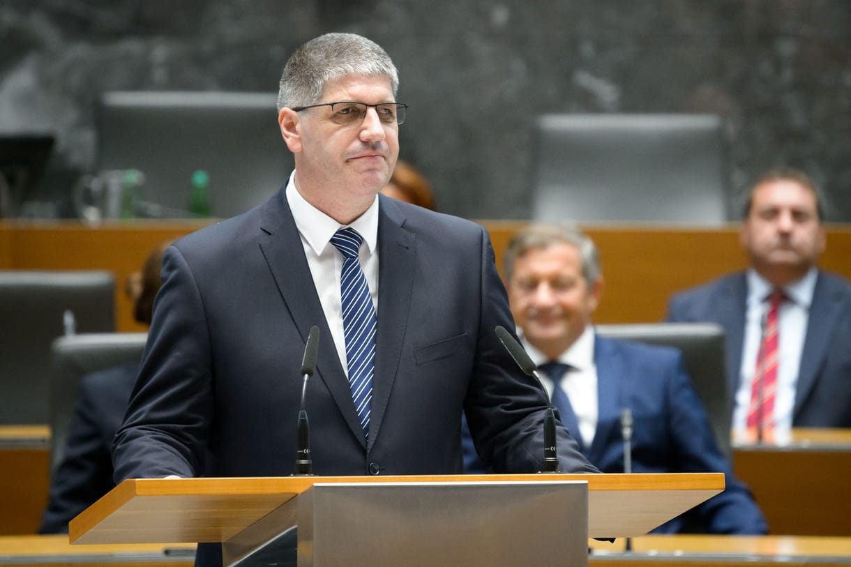 A szlovén parlamentben elbukott a belügyminiszter elleni bizalmatlansági indítvány