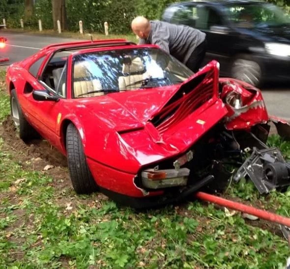 Klasszikus Ferrarit zúztak le Belgiumban – fotó