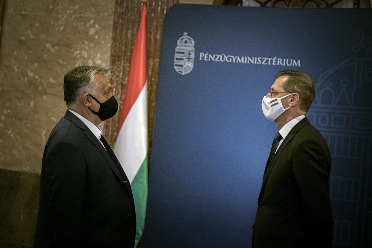 Adócsökkentéseket jelentett be Varga Mihály