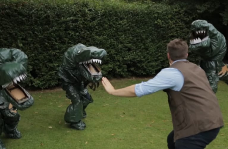 A Jurassic World olcsó paródiája szórakoztatóbb az eredetinél