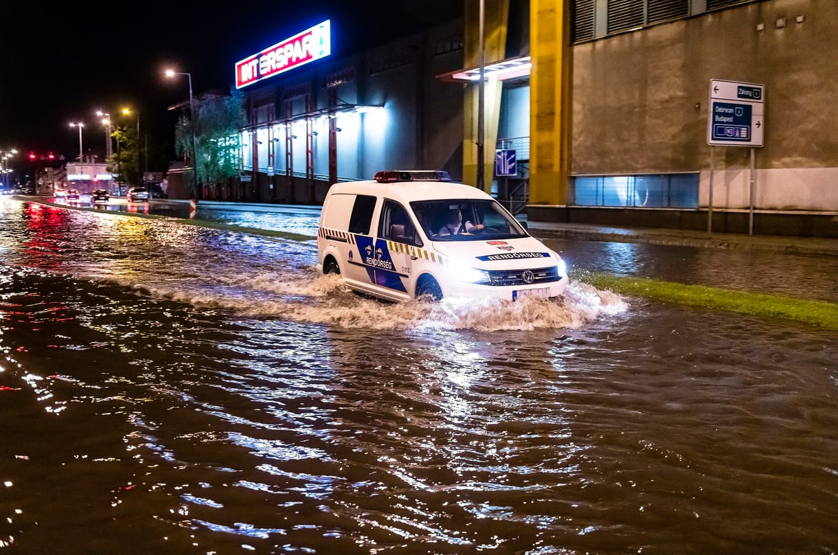 Zivatarok és nagyon erős UV-B sugárzás miatt adtak ki figyelmeztetést