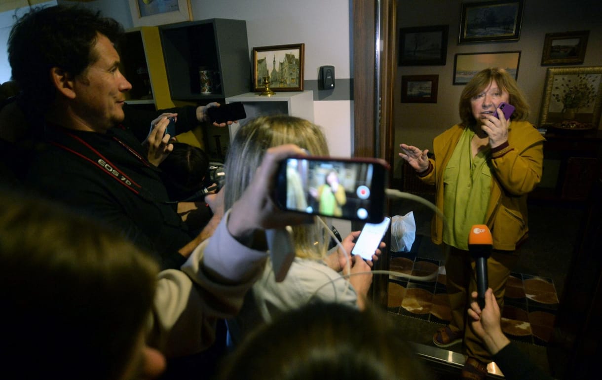 Német diplomaták vigyáznak Szvetlana Alekszijevics Nobel-díjas írónőre