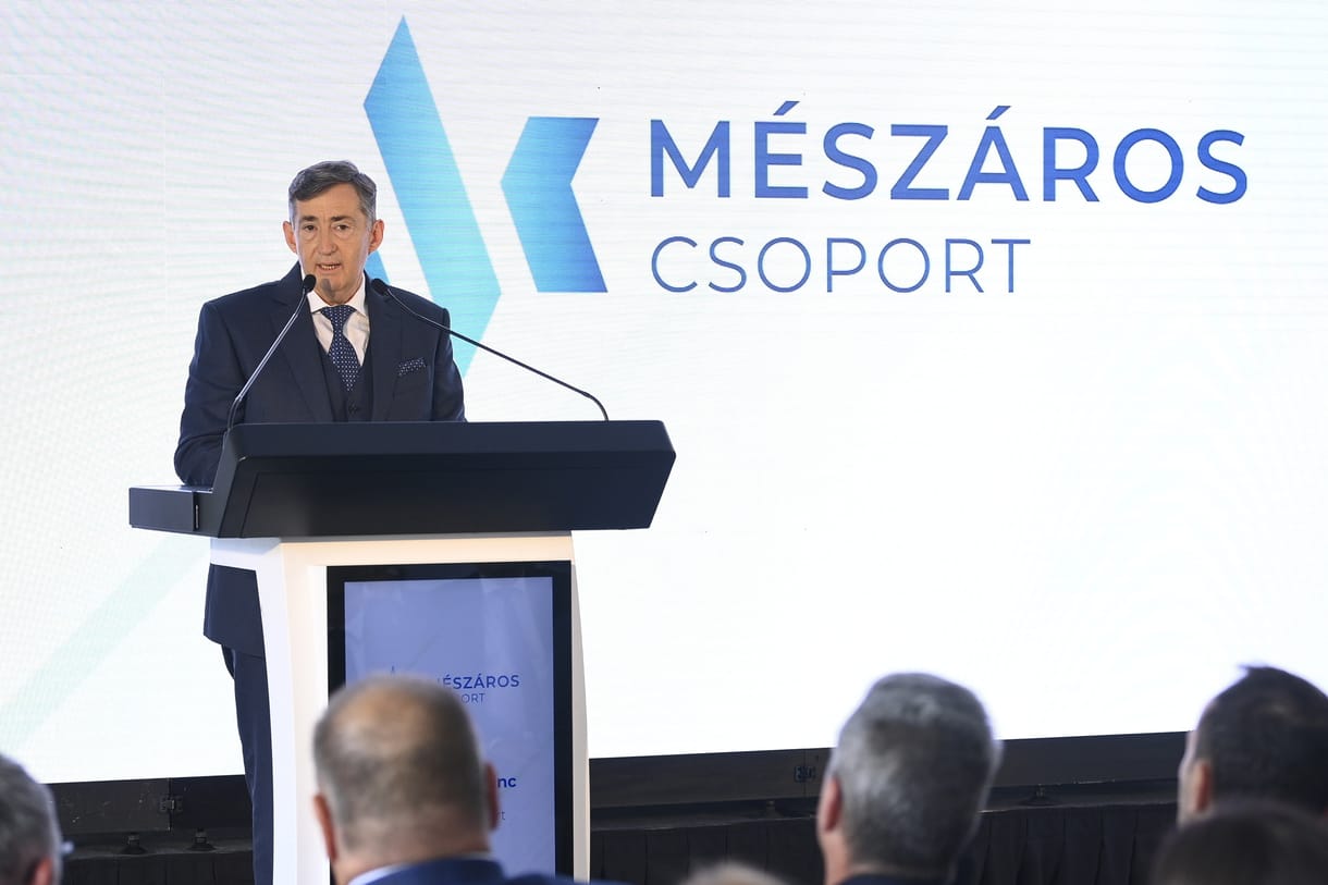 És akkor Mészáros Lőrinc jegyzetel, hogyan lehet tizenötször nagyobb vagyont összehozni