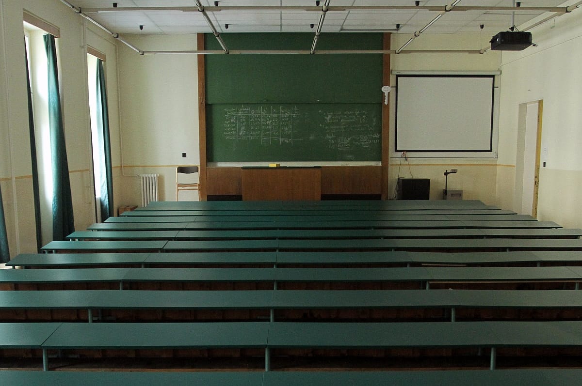 Papírmentesítenek a BGF-en