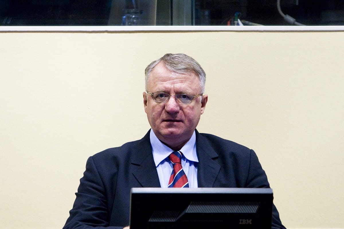 Seseljt ki kell adni Hágának